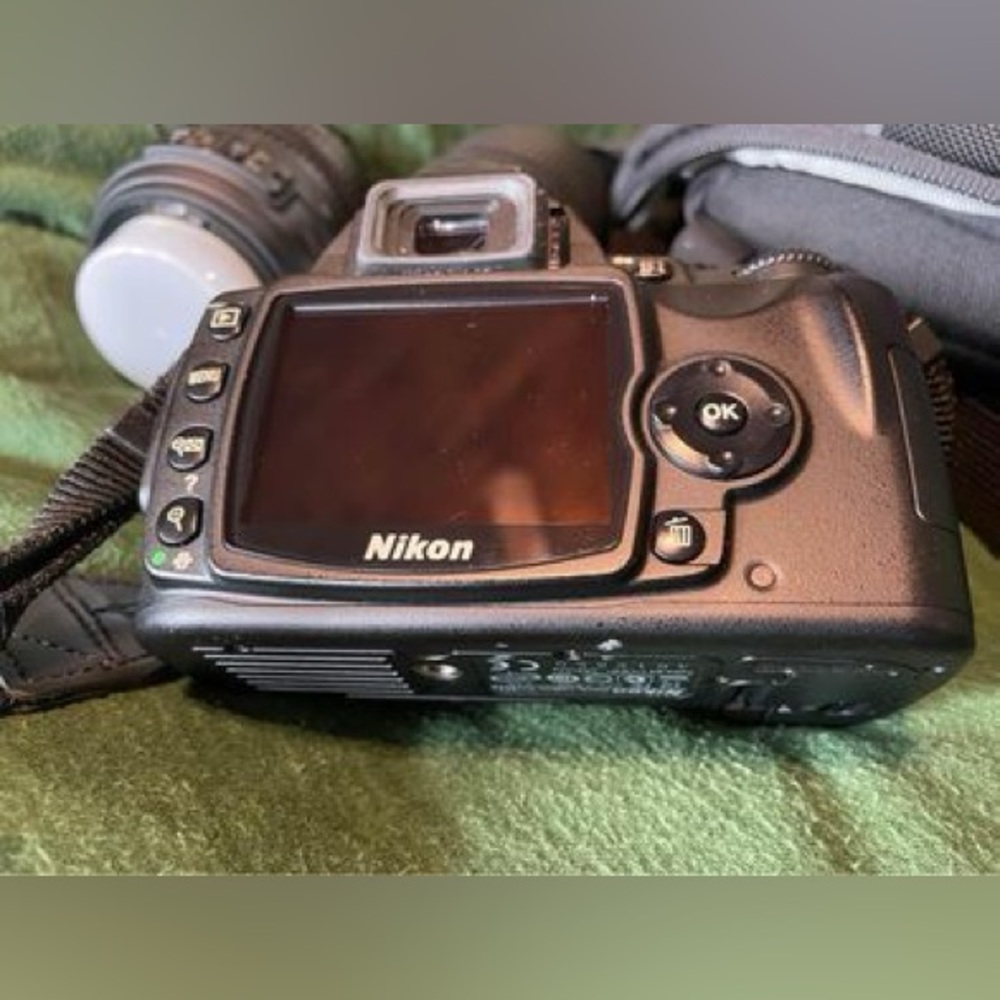 Nikon camera bundle - Picture 3 of 10